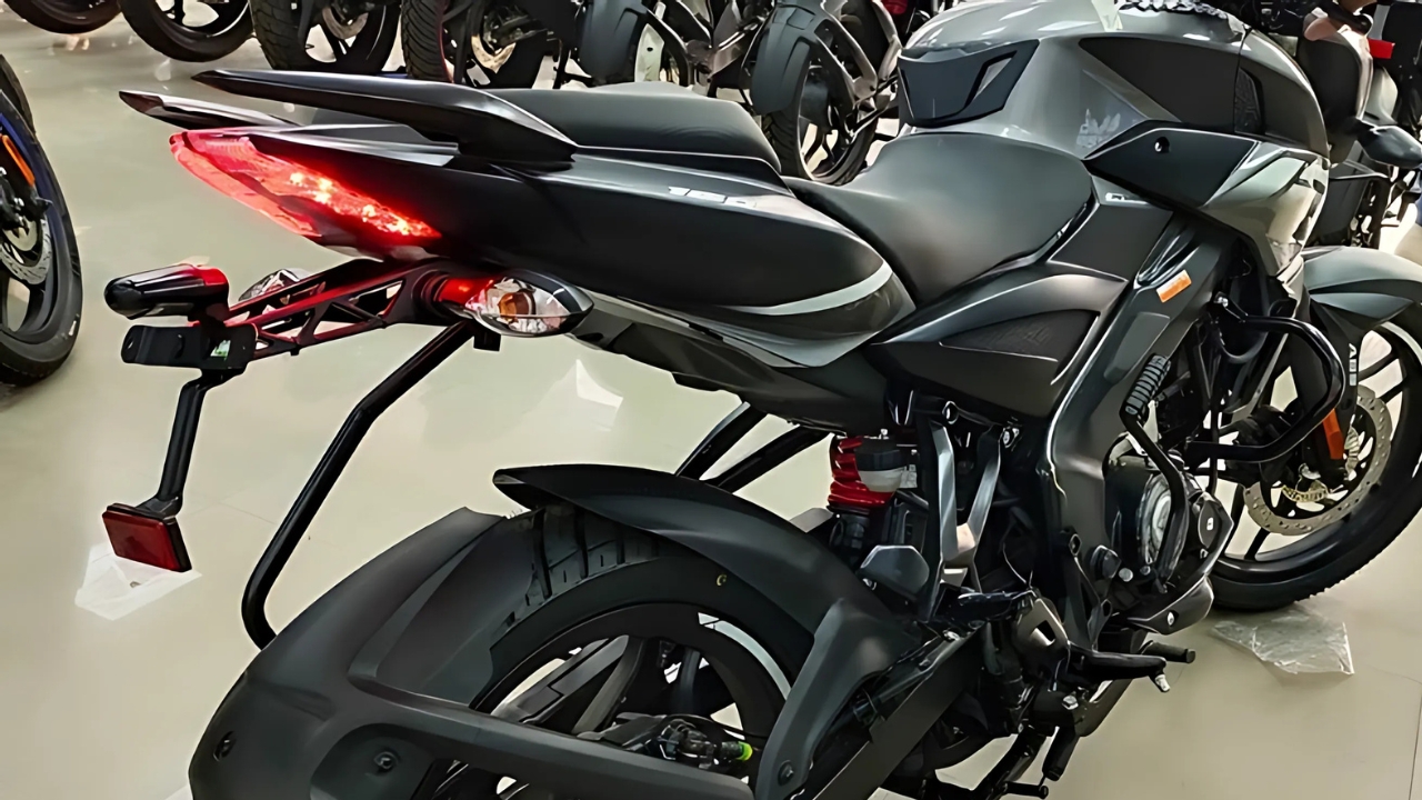 Pulsar NS160 BS6